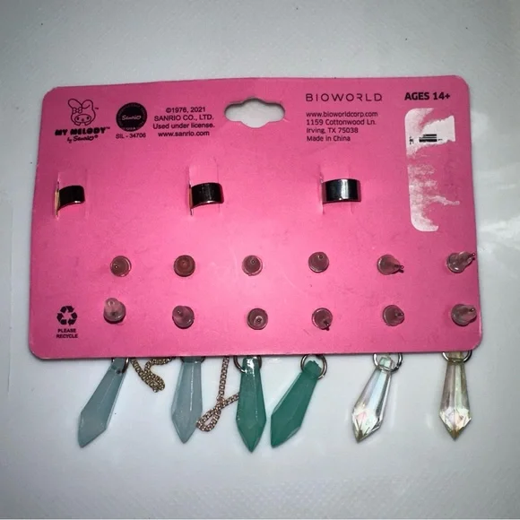 Sanrio My Melody cuff studded earrings set of 3 - Picture 3 of 4